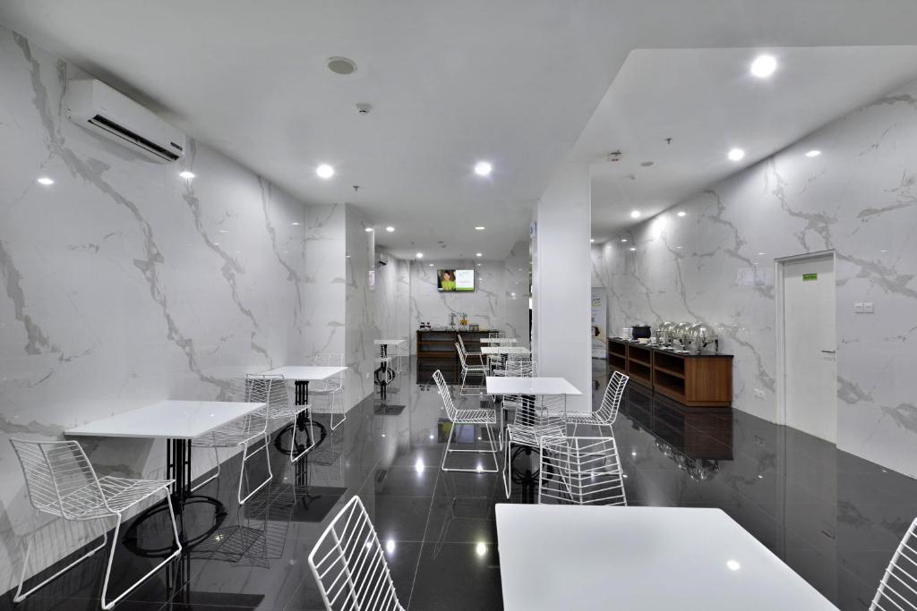 Posezení v ubytování Whiz Hotel Falatehan Jakarta