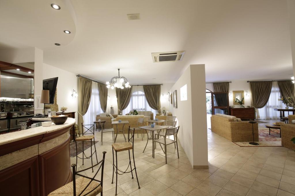 Kuchyň nebo kuchyňský kout v ubytování Garden Hotel Ripa