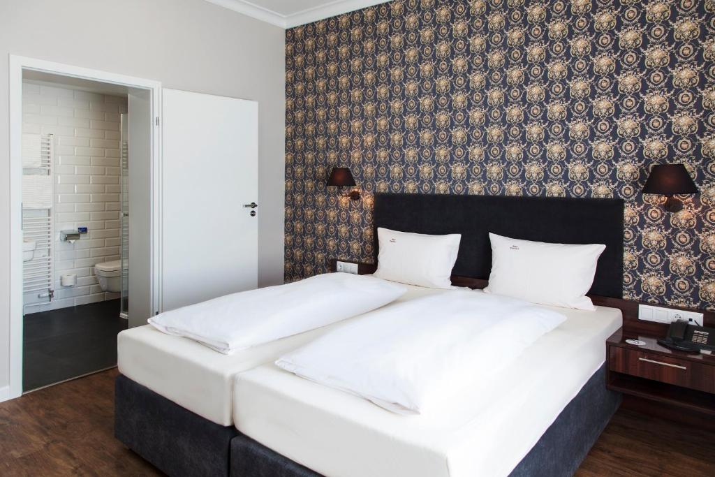 Postel nebo postele na pokoji v ubytování Hotel Engelbert