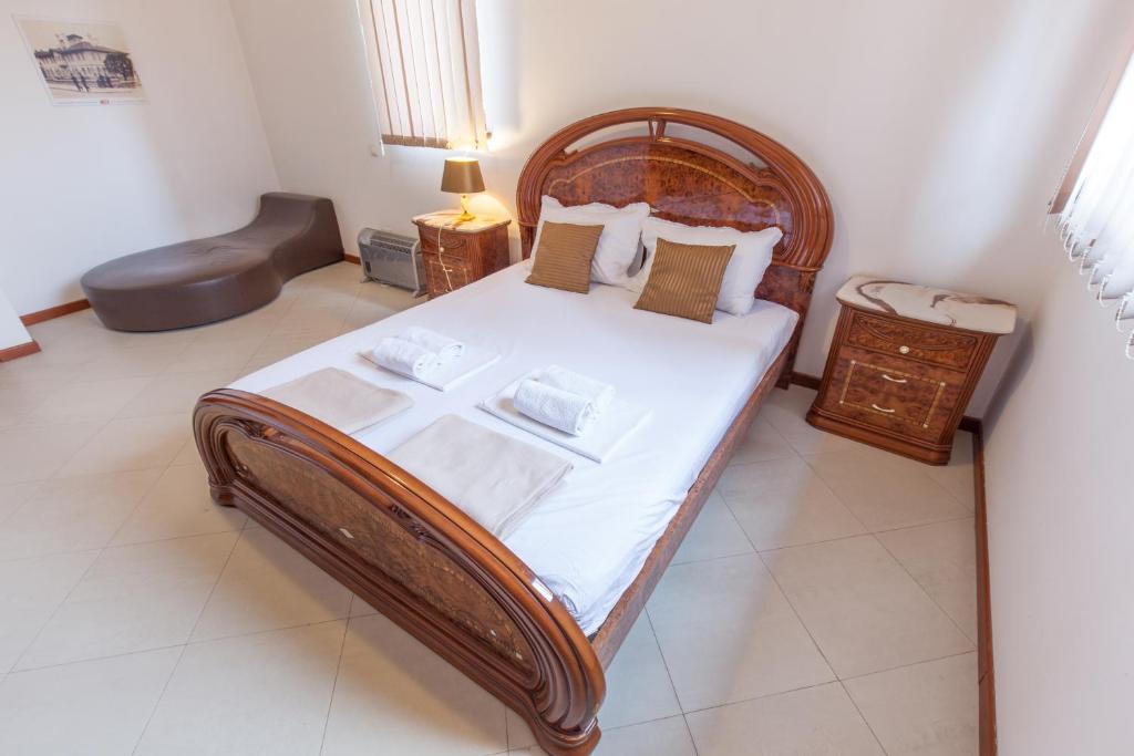 Postel nebo postele na pokoji v ubytování The Belgrade Hills Rooms and Suites