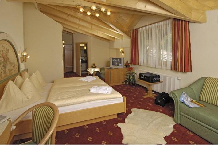 Postel nebo postele na pokoji v ubytování Hotel Jagdhof