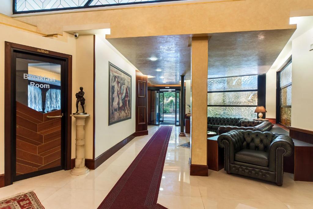 Posezení v ubytování Hotel Columbus sul Lago