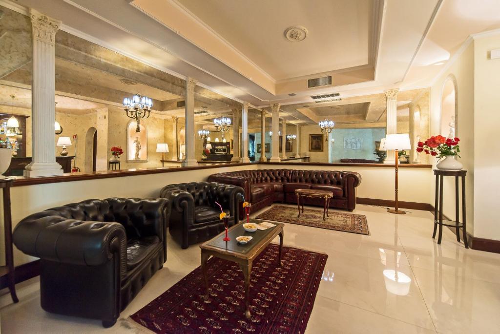 Posezení v ubytování Hotel Columbus sul Lago
