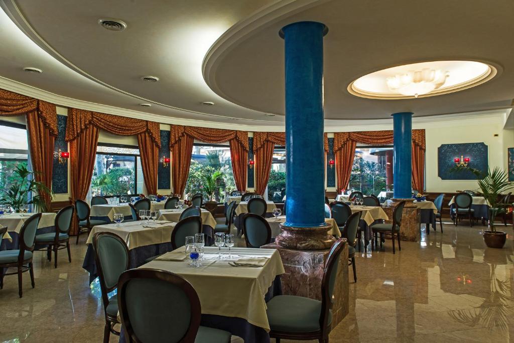 Restaurace v ubytování Hotel Columbus sul Lago