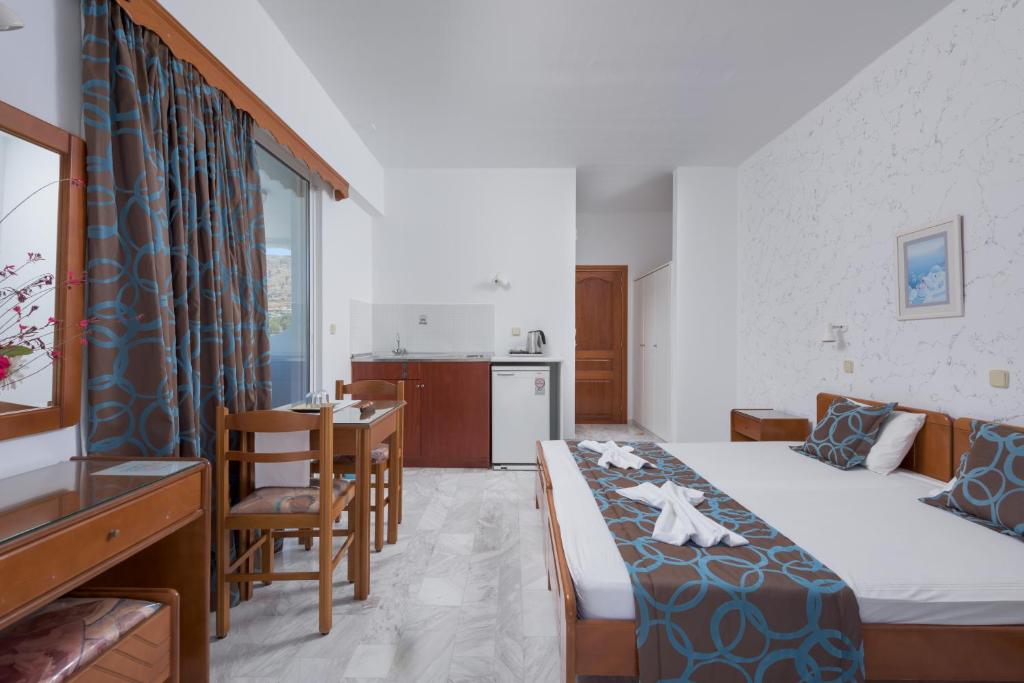 Postel nebo postele na pokoji v ubytování Vlycha Beach Apartments