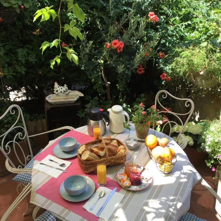 a picnic table with a basket of food on it at Hotel Le Méditérranée in Saintes-Maries-de-la-Mer