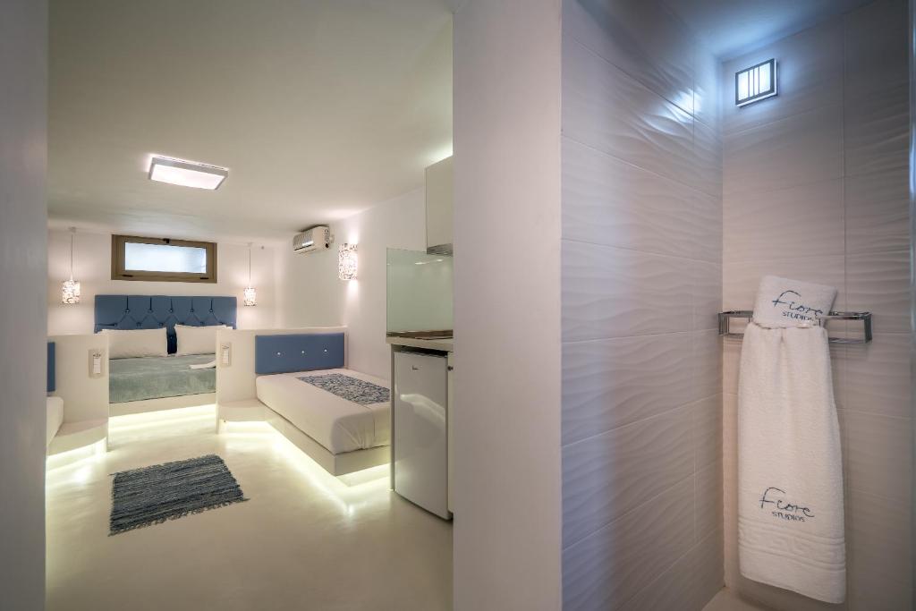 A bathroom at Fiore Beach Studios