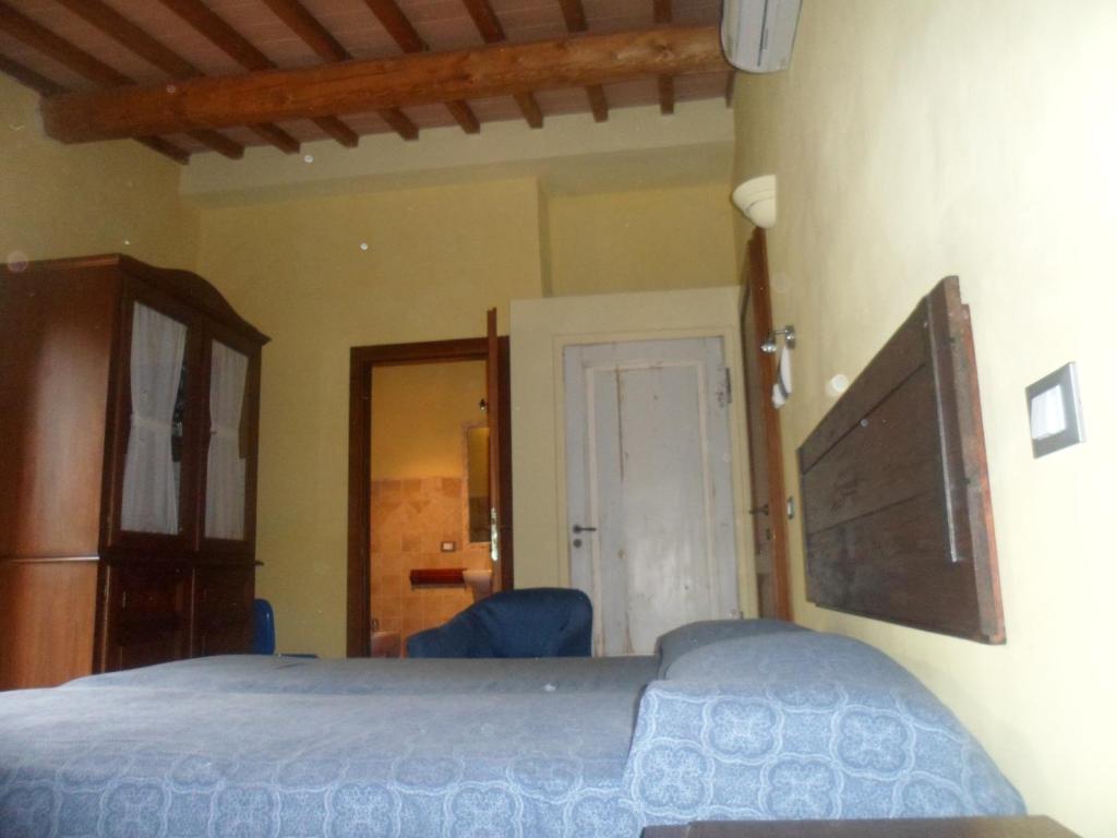 Łóżko lub łóżka w pokoju w obiekcie Agritur Villa Osvaldo Castiglione del Lago Perugia Colazione Piscina acqua salata