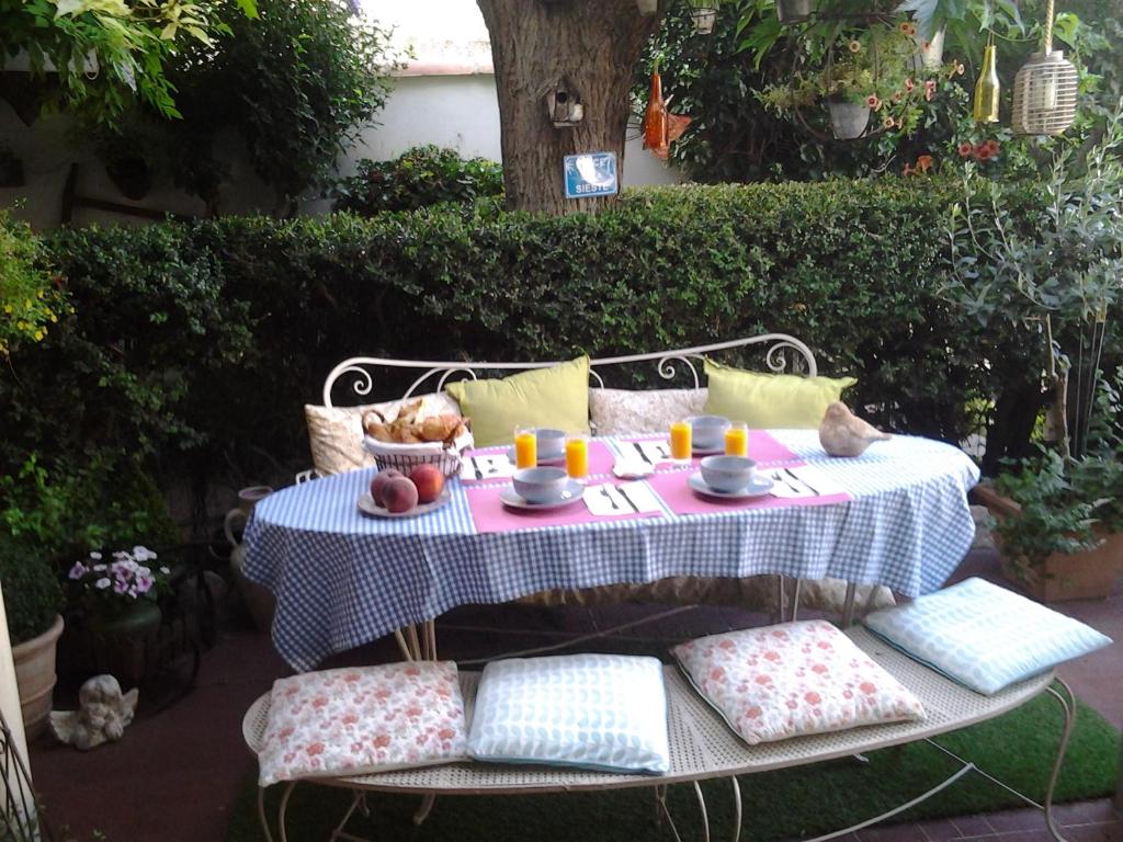 a table and chairs with a table and candles on it at Hotel Le Méditérranée in Saintes-Maries-de-la-Mer