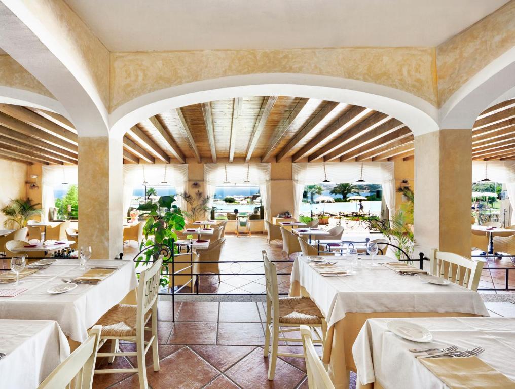 Restaurace v ubytování COLONNA RESORT, a Colonna Luxury Beach Hotel, Porto Cervo