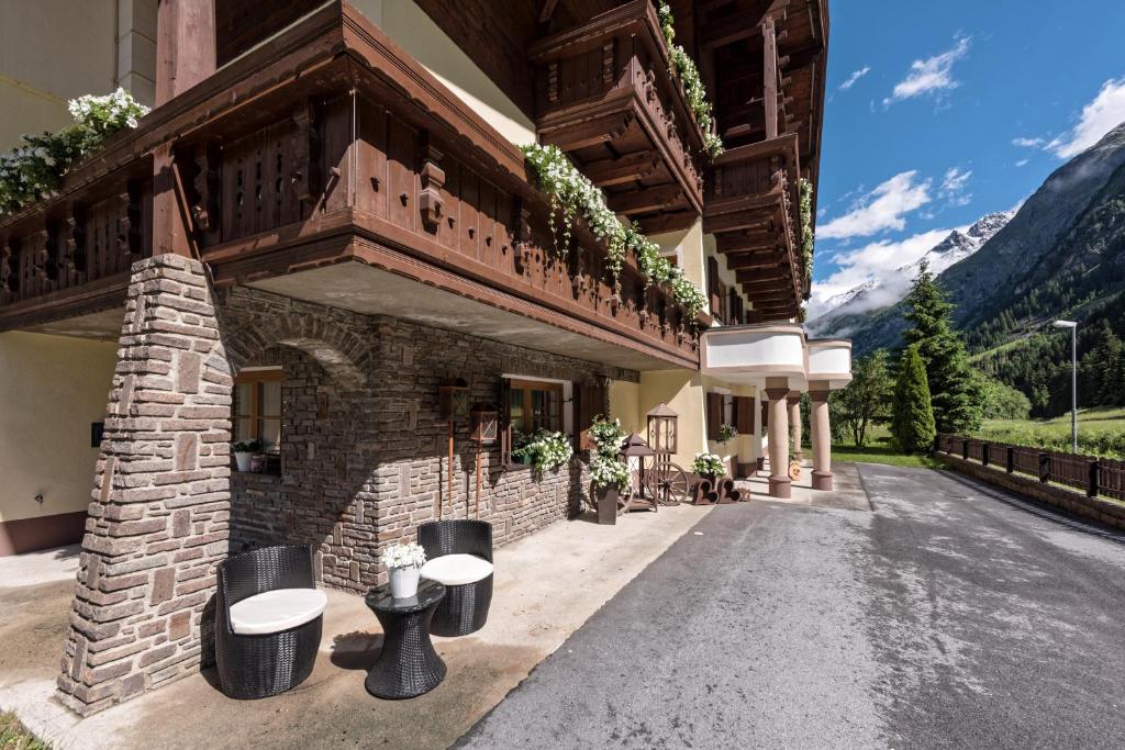 Nespecifikovaný výhled na hory nebo výhled na hory při pohledu z hotelu