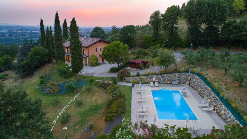 an aerial view of a house with a swimming pool at Residence Villa degli Ulivi in Bertinoro
