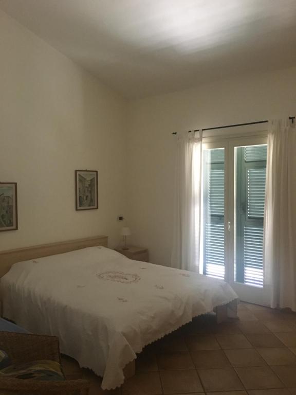 Łóżko lub łóżka w pokoju w obiekcie La casa di Fedra