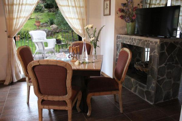 TV a/nebo společenská místnost v ubytování Hotel Villa Cassis