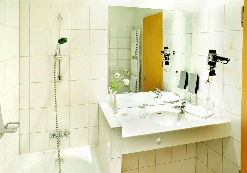 Airporthotel Berlin-Adlershof - Single Room