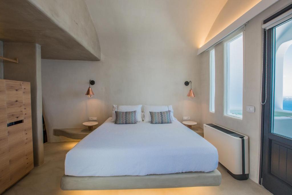 Postel nebo postele na pokoji v ubytování Chic Hotel Santorini