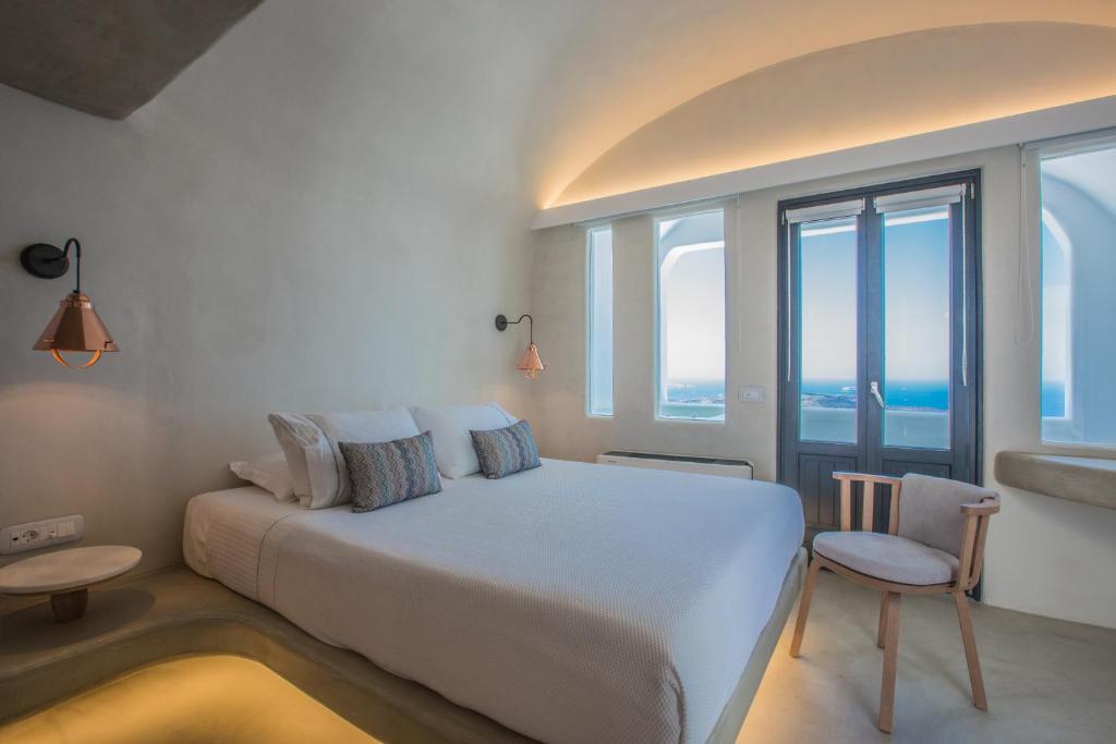 Postel nebo postele na pokoji v ubytování Chic Hotel Santorini