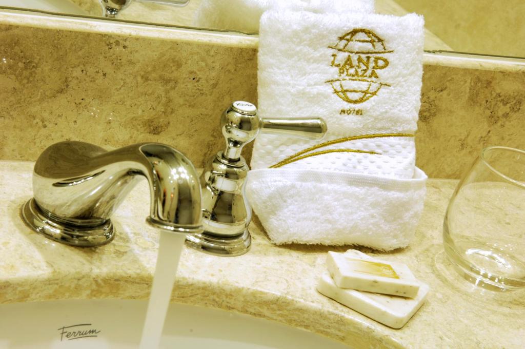 Land Plaza Hotel - Room King Superior