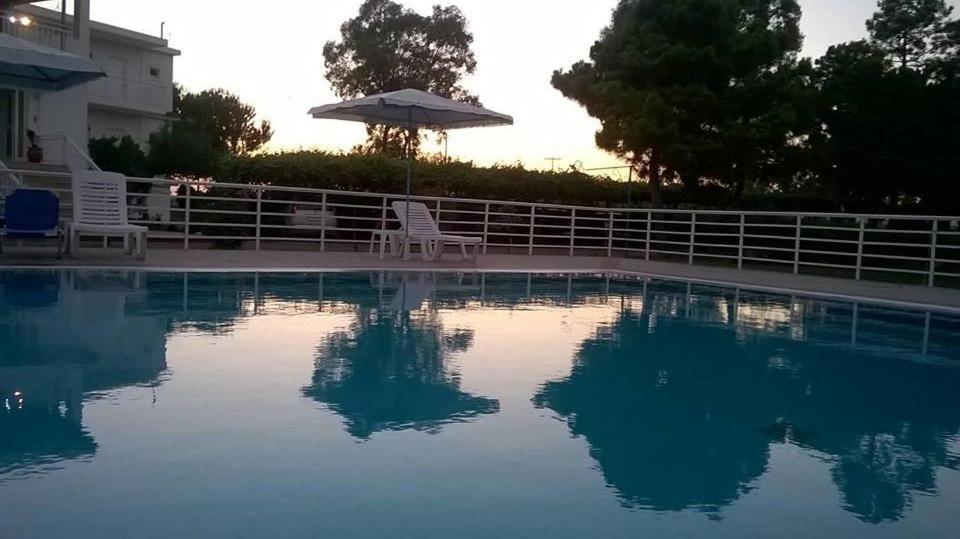 Bazén v ubytování Kipriotis Hotel nebo v jeho okolí