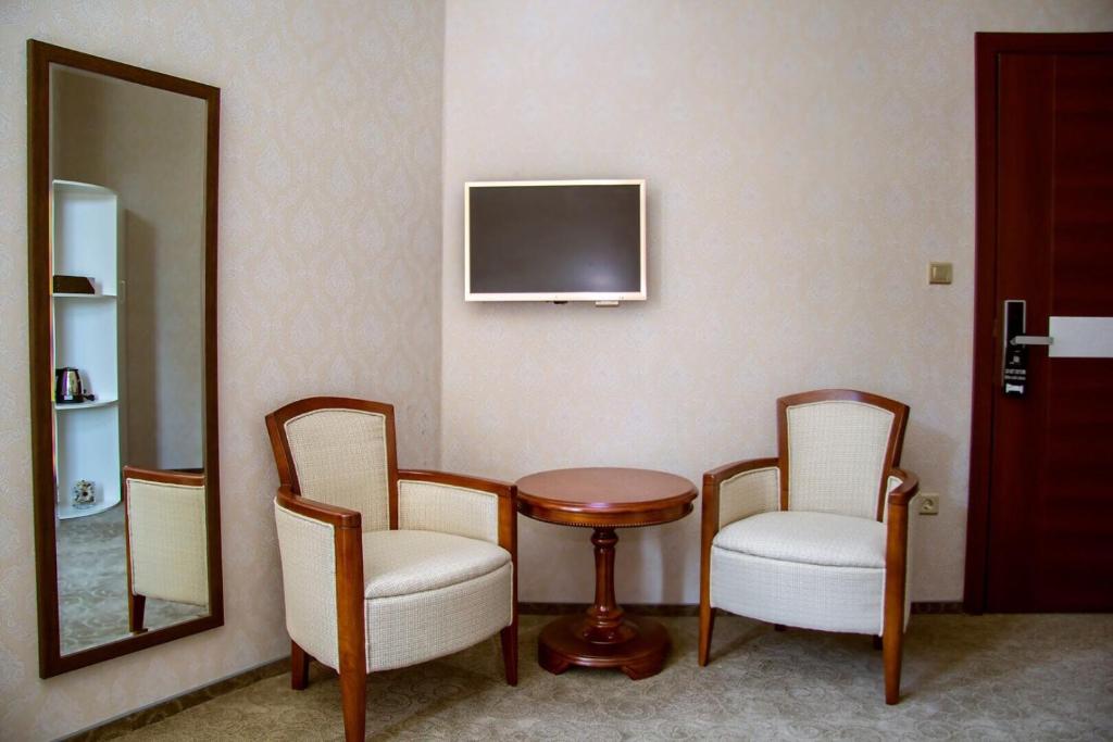 Televízia a/alebo spoločenská miestnosť v ubytovaní Hotel MUSE