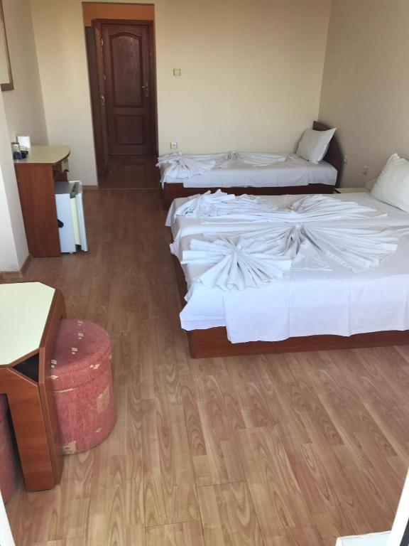 Arkadia Guest House - Habitación Triple Con Balcón