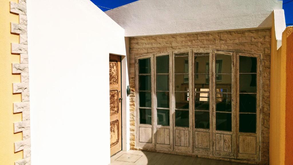 Snug Houseguests - 13