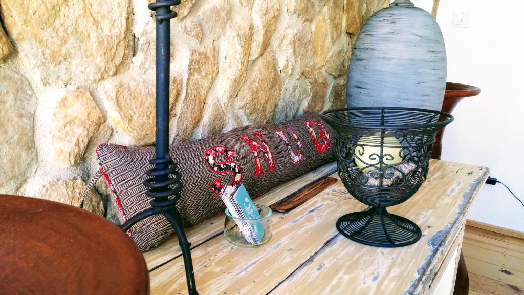 Snug Houseguests - 9