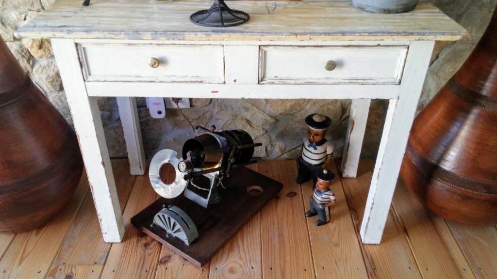 Snug Houseguests - 10