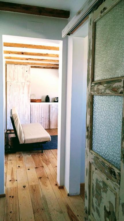 Snug Houseguests - 11