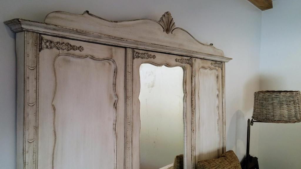 Snug Houseguests - 2