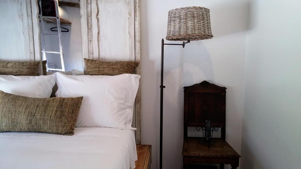 Snug Houseguests - 4