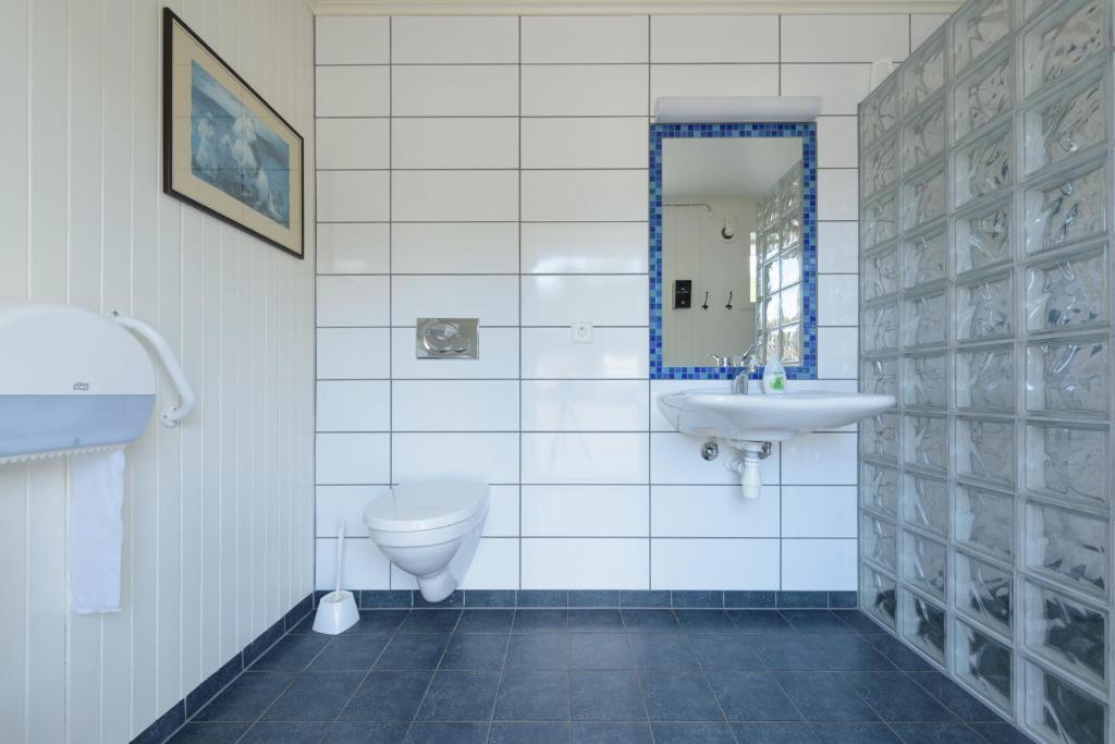 Koupelna v ubytování Kabelvåg Feriehus & Camping