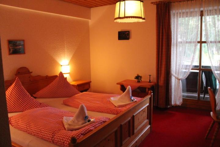 TV a/nebo společenská místnost v ubytování Hotel Schäfflerhof