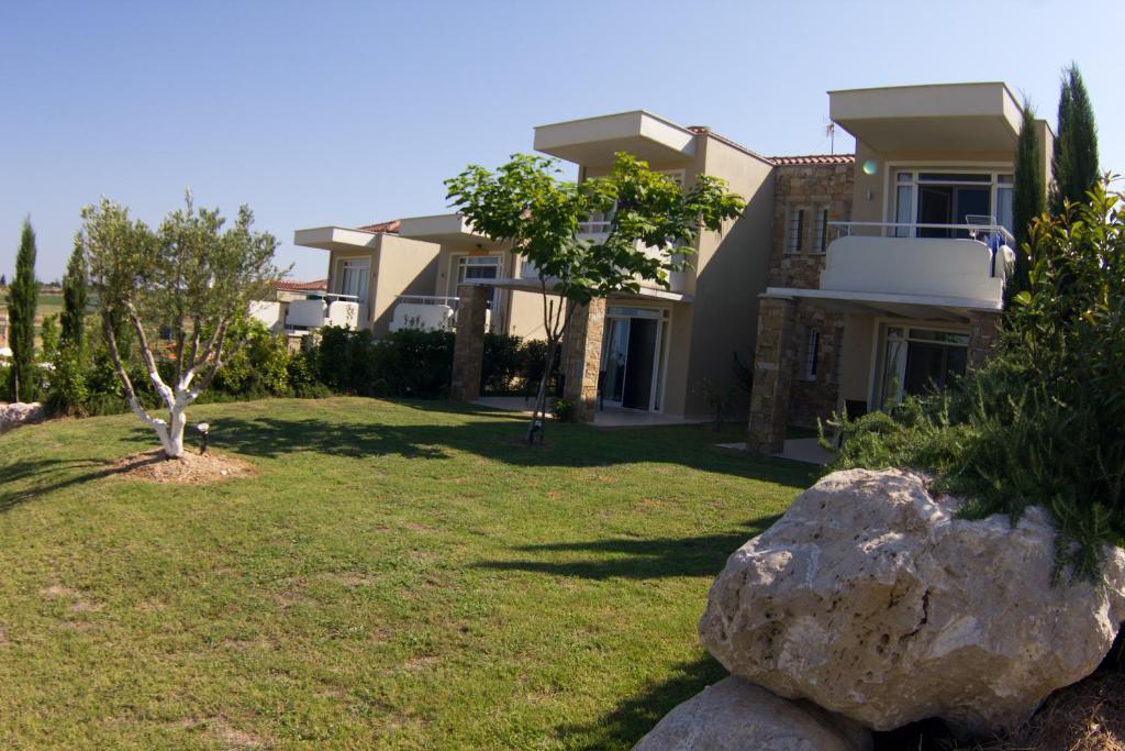 a house with a yard with a rock at Sunny Hill in Sani Beach