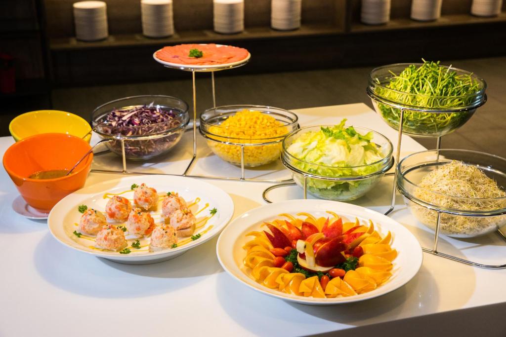 a table topped with bowls of different types of food at Chance Hotel in Taichung