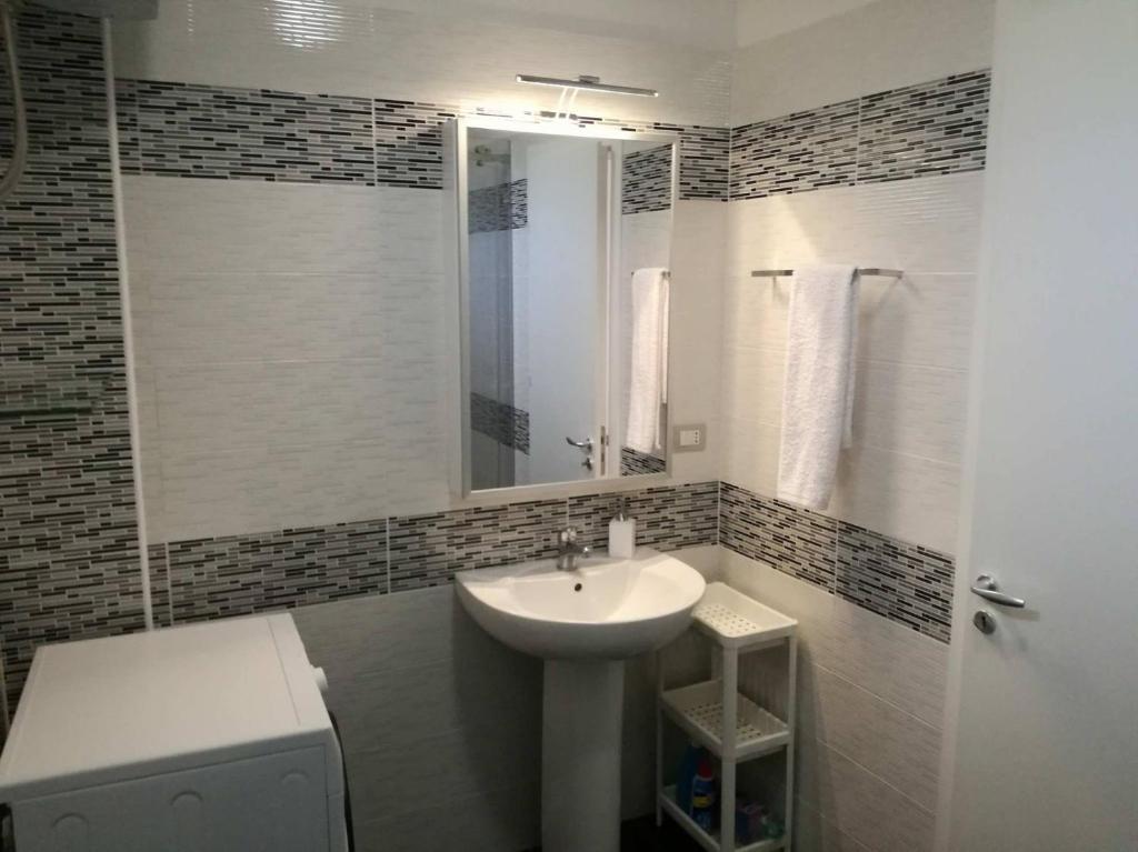 Matthews Beach House - Image 3