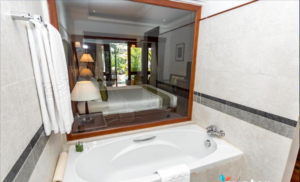 Koupelna v ubytování Saem Siemreap Hotel
