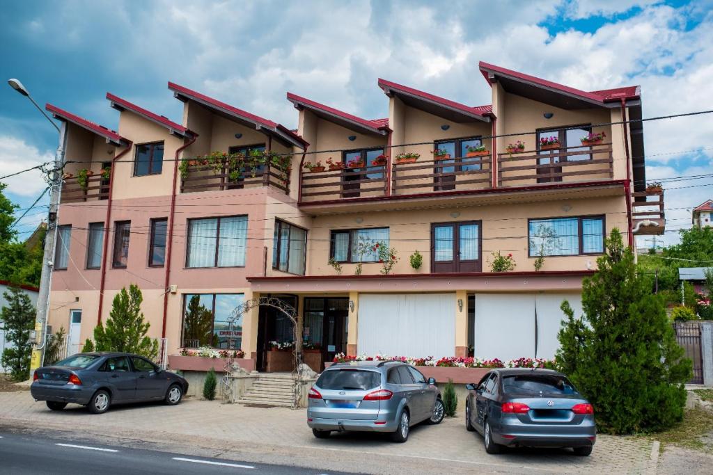 a building with three cars parked in front of it at Motel Don Tomaso in Vaslui