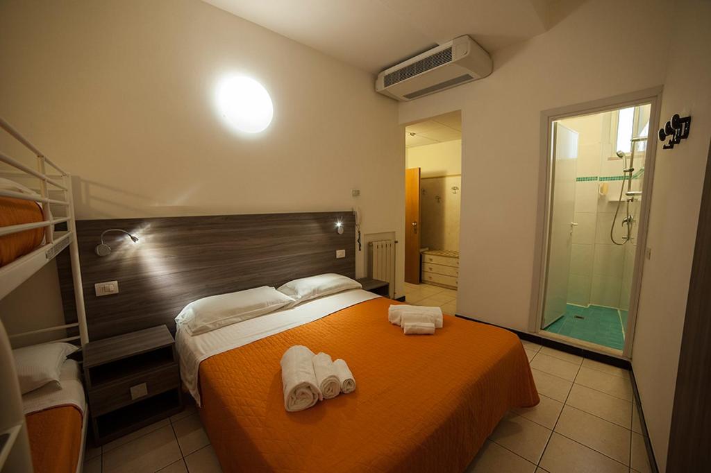 Postel nebo postele na pokoji v ubytování Hotel Madison