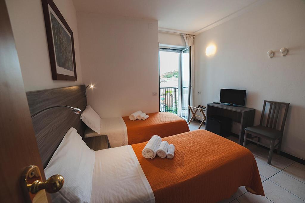 Postel nebo postele na pokoji v ubytování Hotel Madison