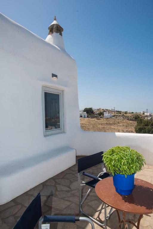 A balcony or terrace at Bleland Mykonos