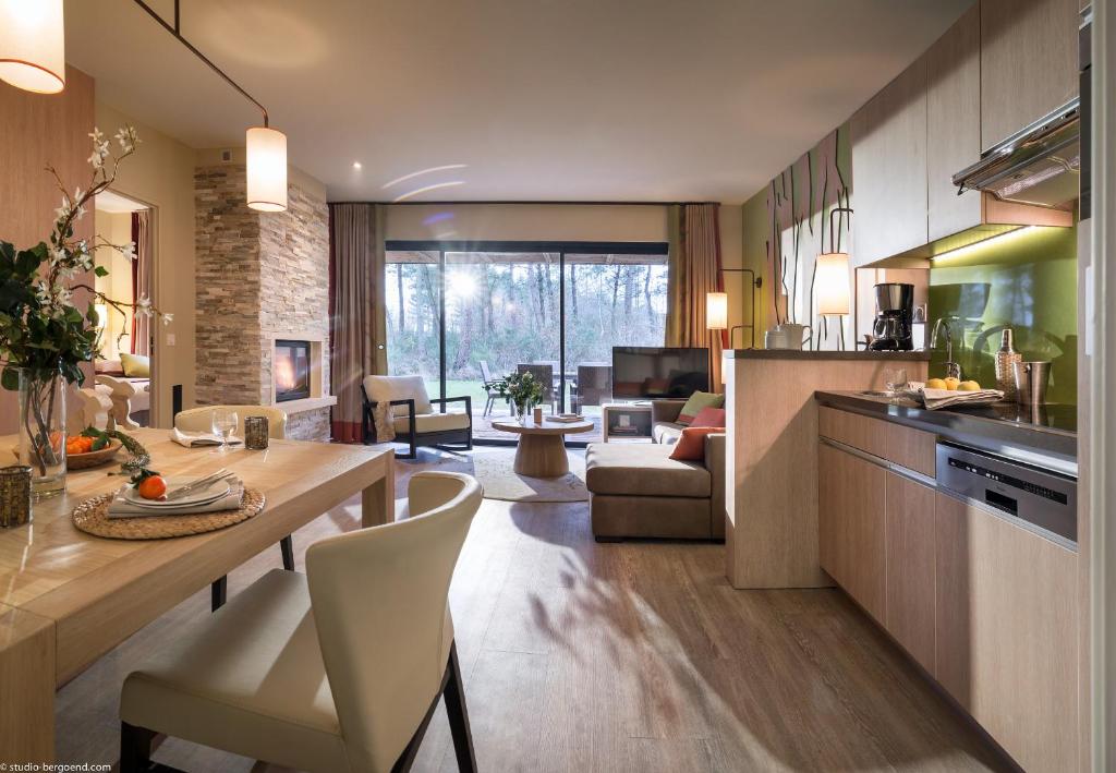 a kitchen and living room with a table and chairs at Center Parcs Le Bois aux Daims in Morton