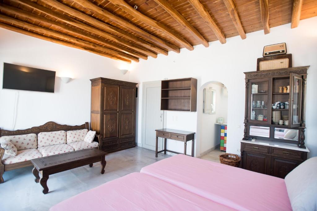 A television and/or entertainment centre at Bleland Mykonos