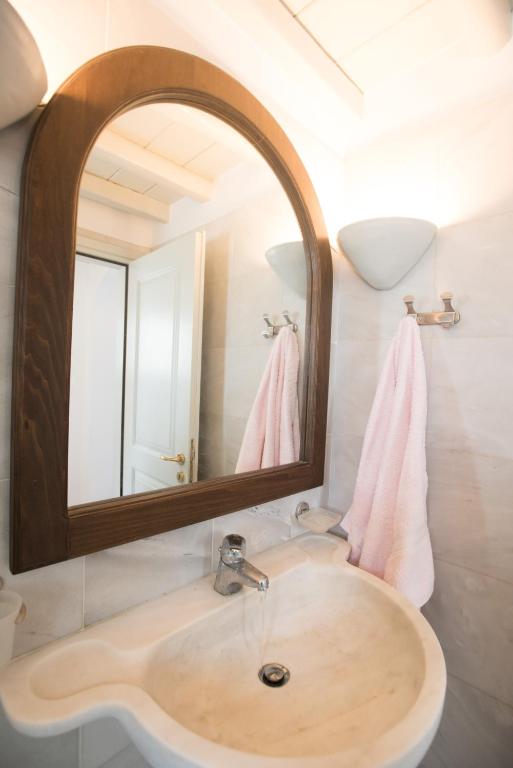 A bathroom at Bleland Mykonos