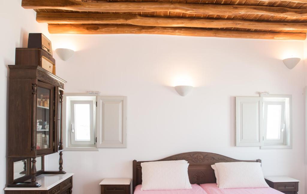 A bed or beds in a room at Bleland Mykonos
