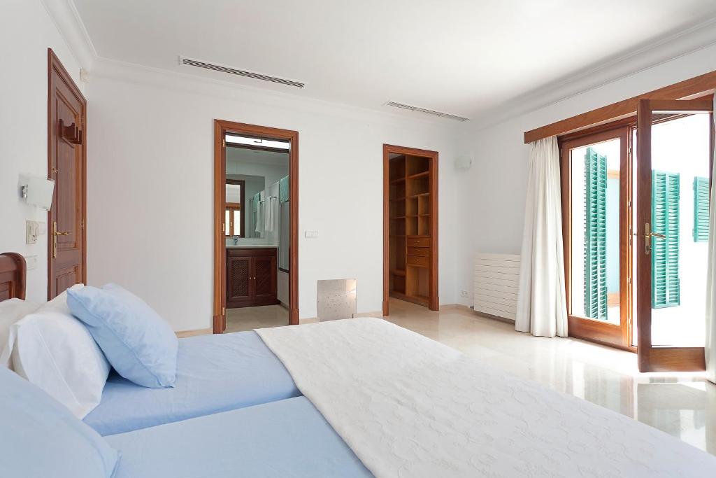 Postel nebo postele na pokoji v ubytování Ses Gerres Beach House