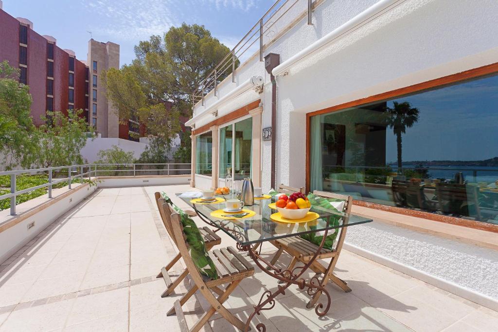 Balkón nebo terasa v ubytování Ses Gerres Beach House