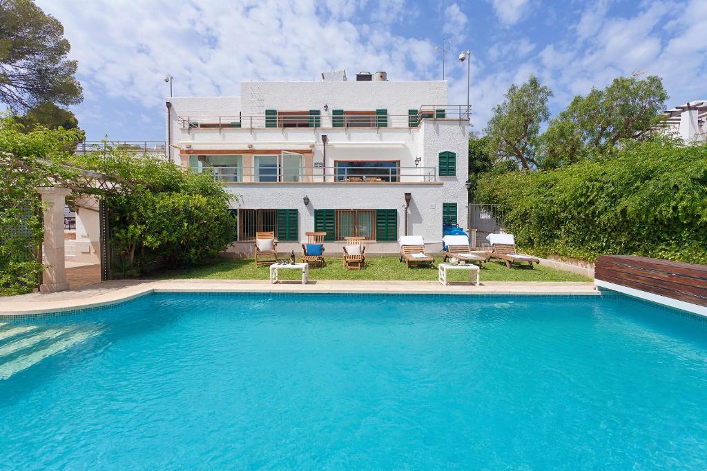 Bazén v ubytování Ses Gerres Beach House nebo v jeho okolí