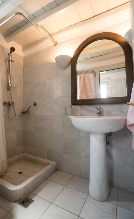 A bathroom at Bleland Mykonos