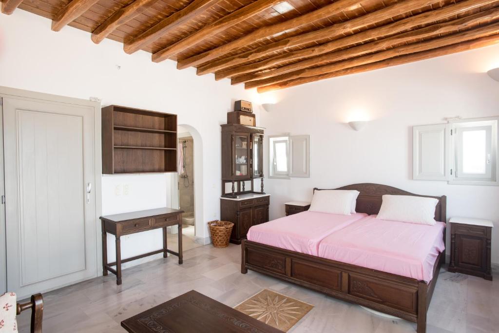 A bed or beds in a room at Bleland Mykonos